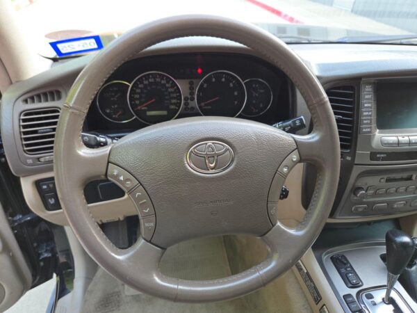 2006 Toyota Land Cruiser  Watch V8 Power, Full-Time 4WD, Locking Center Differential, Unmodified - Image 39