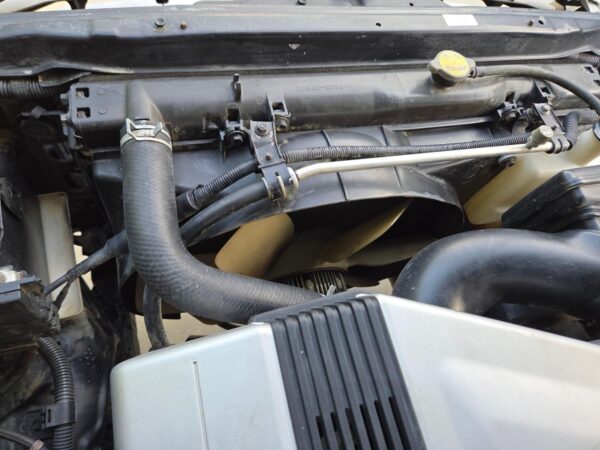 2006 Toyota Land Cruiser  Watch V8 Power, Full-Time 4WD, Locking Center Differential, Unmodified - Image 66