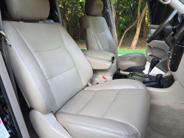 2006 Toyota Land Cruiser  Watch V8 Power, Full-Time 4WD, Locking Center Differential, Unmodified - Image 30