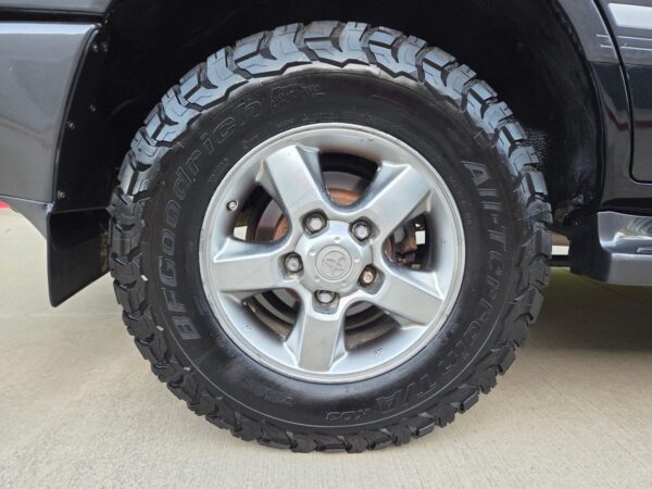 2006 Toyota Land Cruiser  Watch V8 Power, Full-Time 4WD, Locking Center Differential, Unmodified - Image 23
