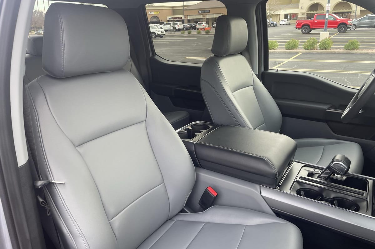 2022 Ford F-150 Lightning Pro - Image 30