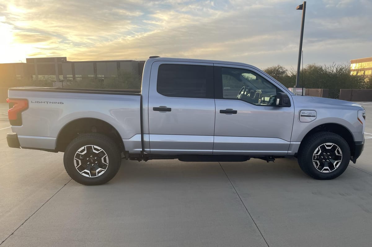 2022 Ford F-150 Lightning Pro - Image 4