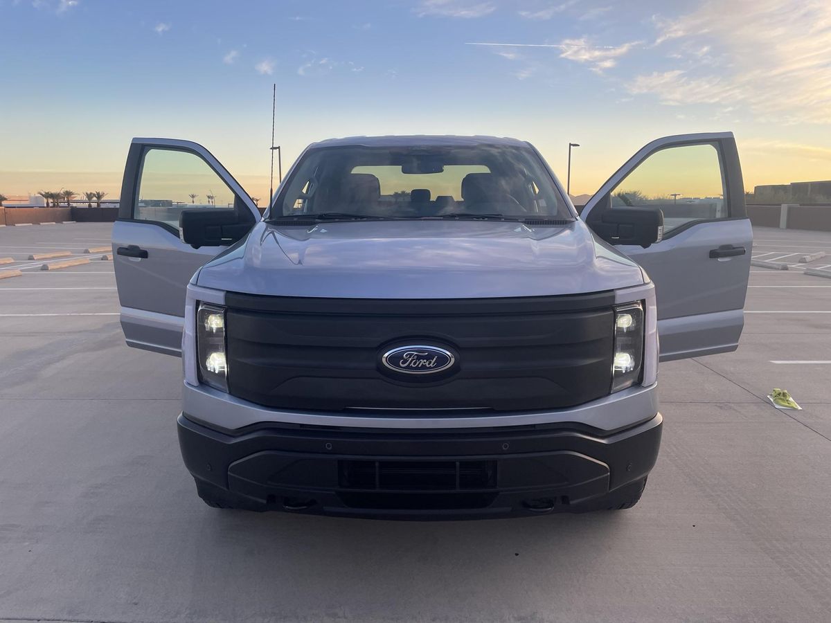 2022 Ford F-150 Lightning Pro - Image 10