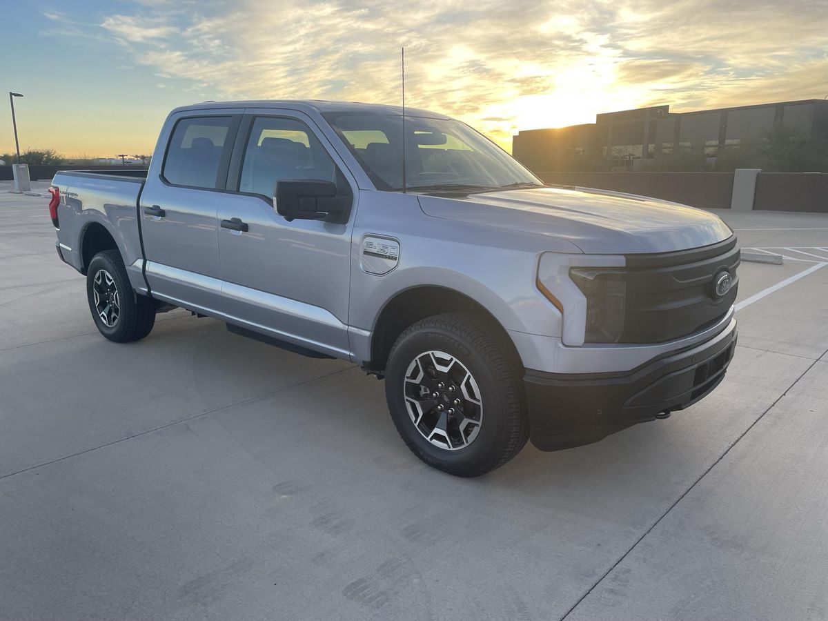 2022 Ford F-150 Lightning Pro - Image 11