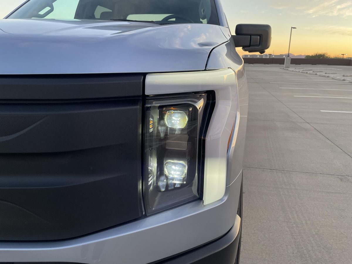 2022 Ford F-150 Lightning Pro - Image 16