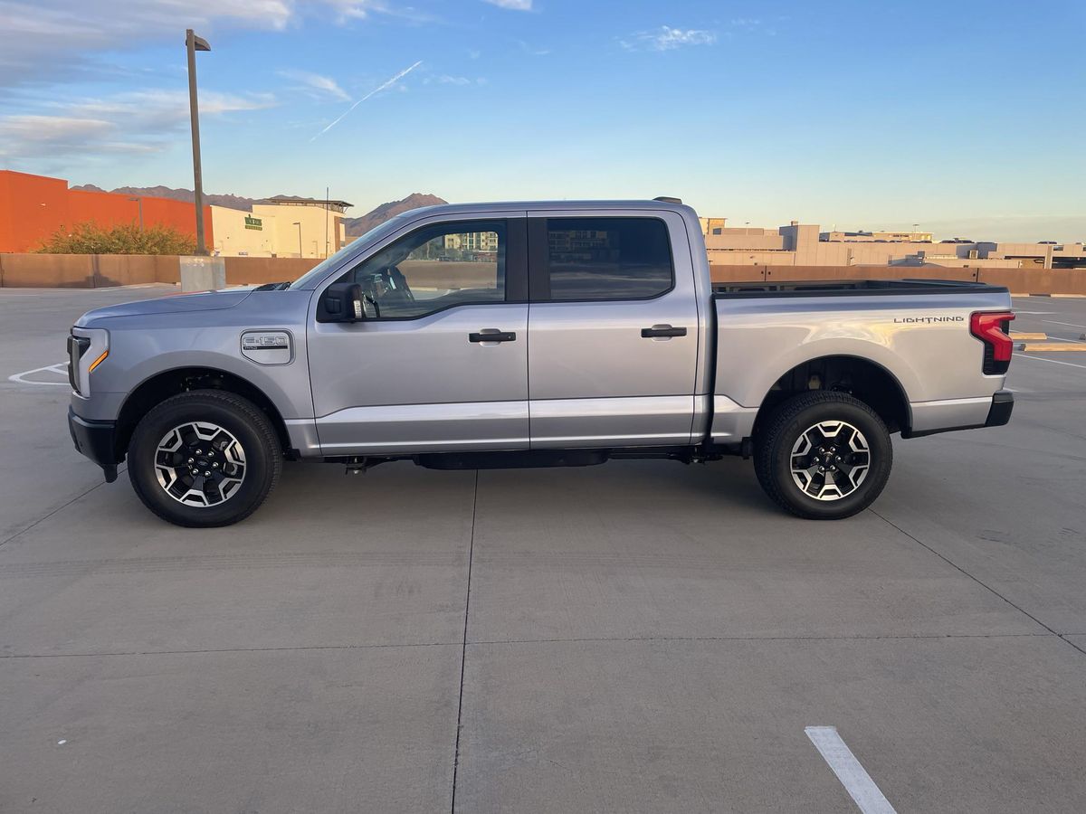2022 Ford F-150 Lightning Pro - Image 8
