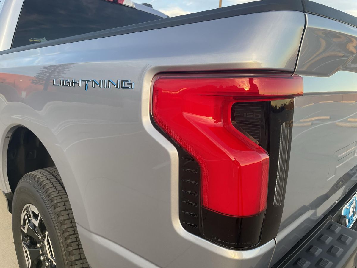 2022 Ford F-150 Lightning Pro - Image 20
