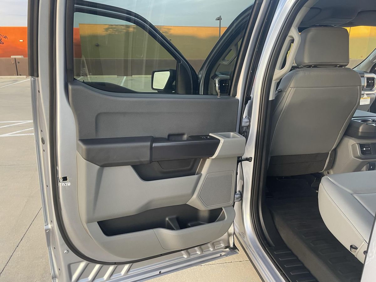 2022 Ford F-150 Lightning Pro - Image 43