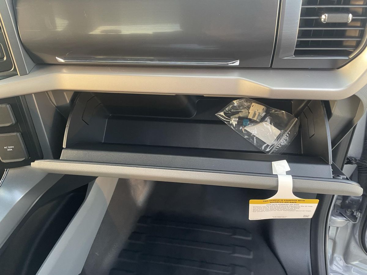 2022 Ford F-150 Lightning Pro - Image 35