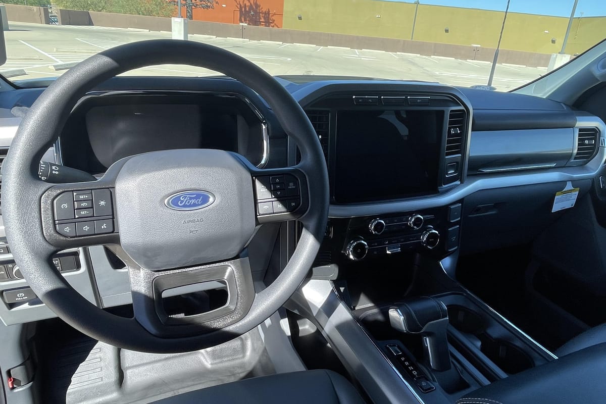 2022 Ford F-150 Lightning Pro - Image 23