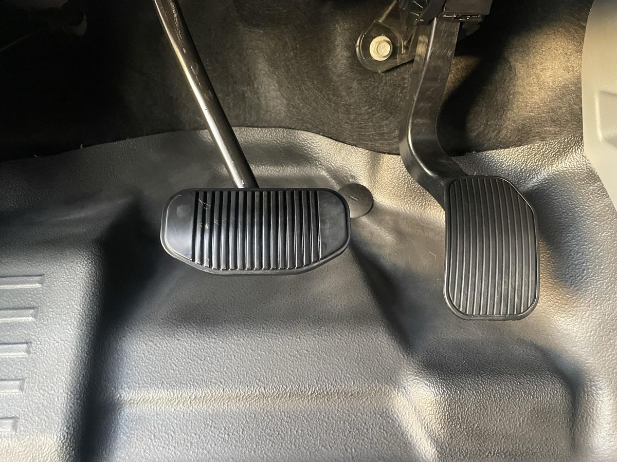 2022 Ford F-150 Lightning Pro - Image 40