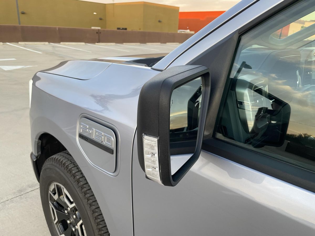 2022 Ford F-150 Lightning Pro - Image 22