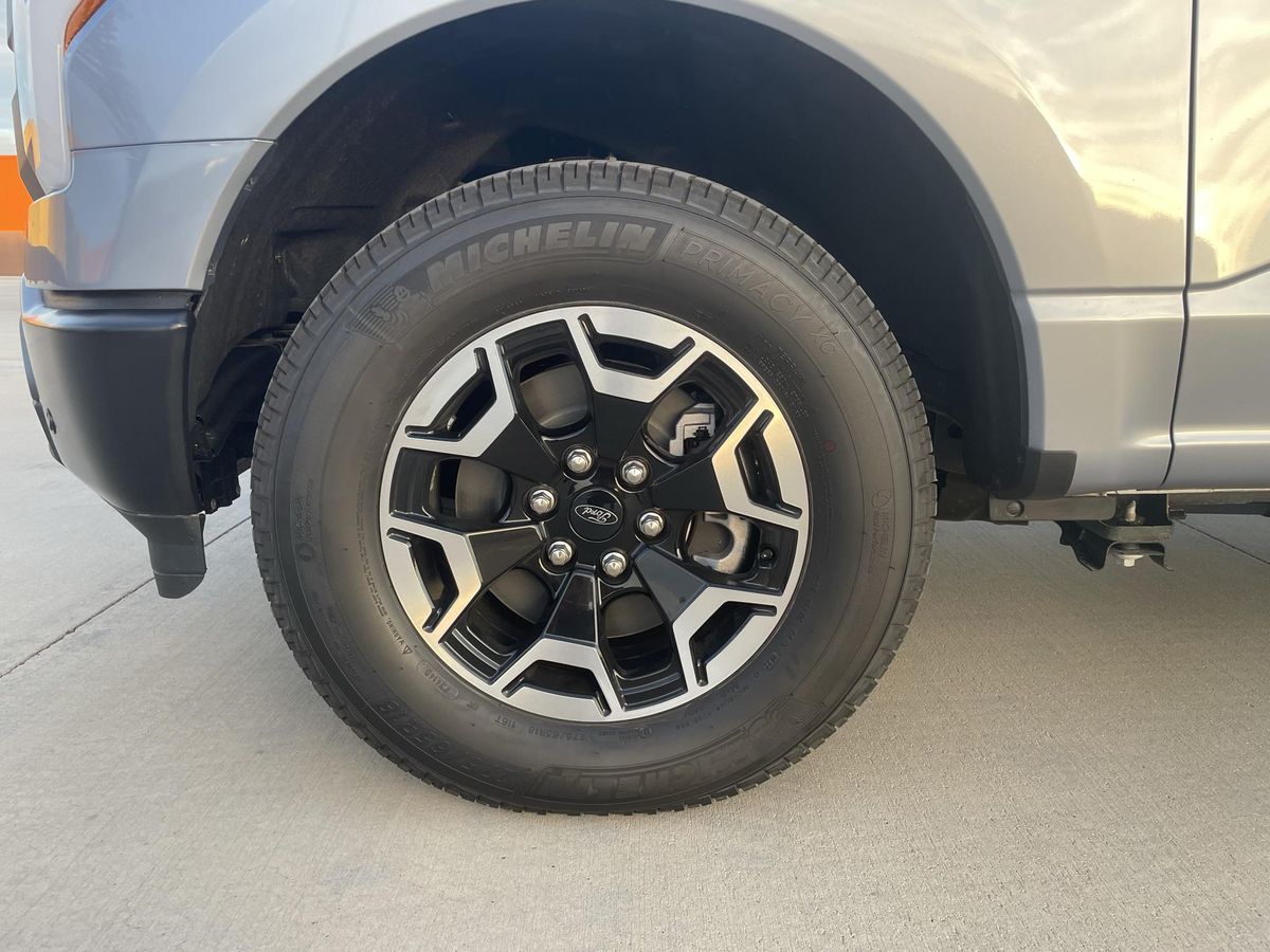 2022 Ford F-150 Lightning Pro - Image 19