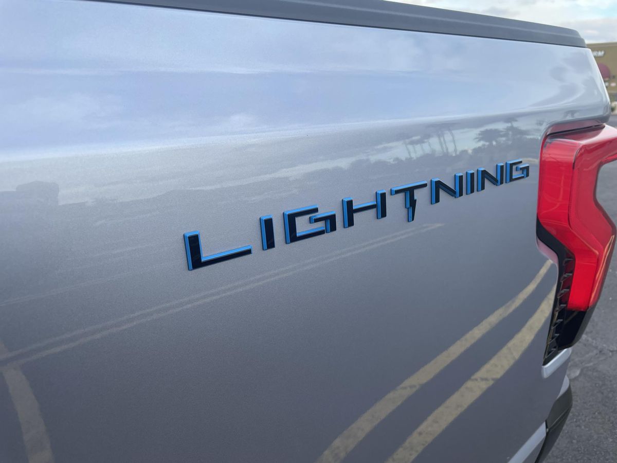 2022 Ford F-150 Lightning Pro - Image 21