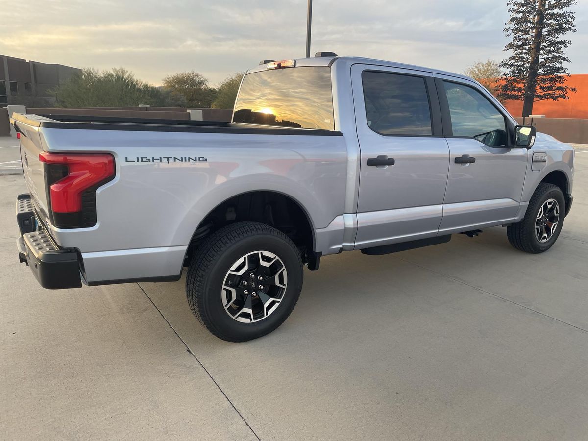 2022 Ford F-150 Lightning Pro - Image 12