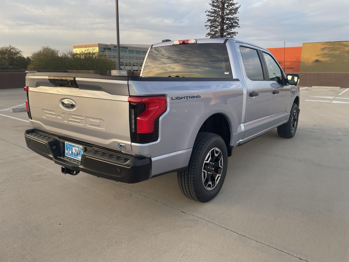 2022 Ford F-150 Lightning Pro - Image 13