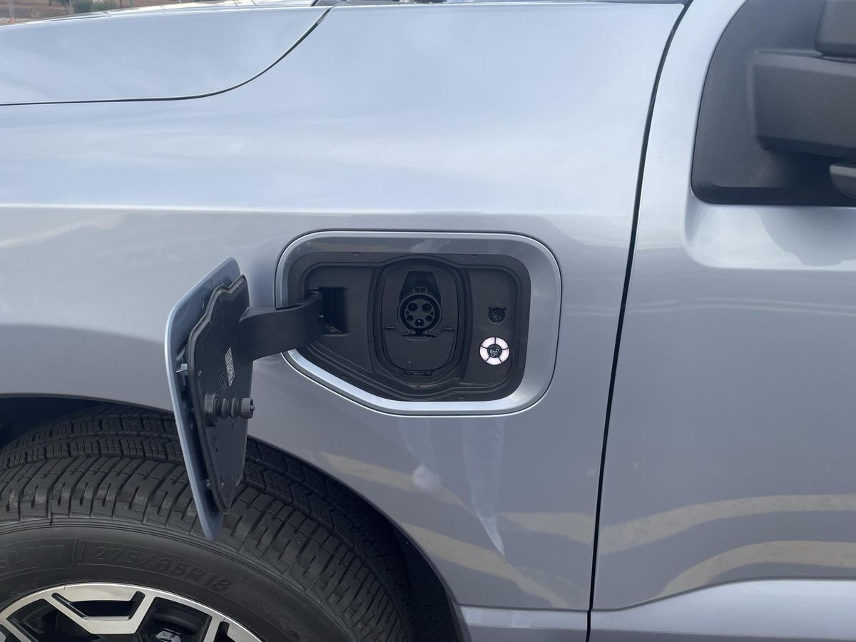 2022 Ford F-150 Lightning Pro - Image 15