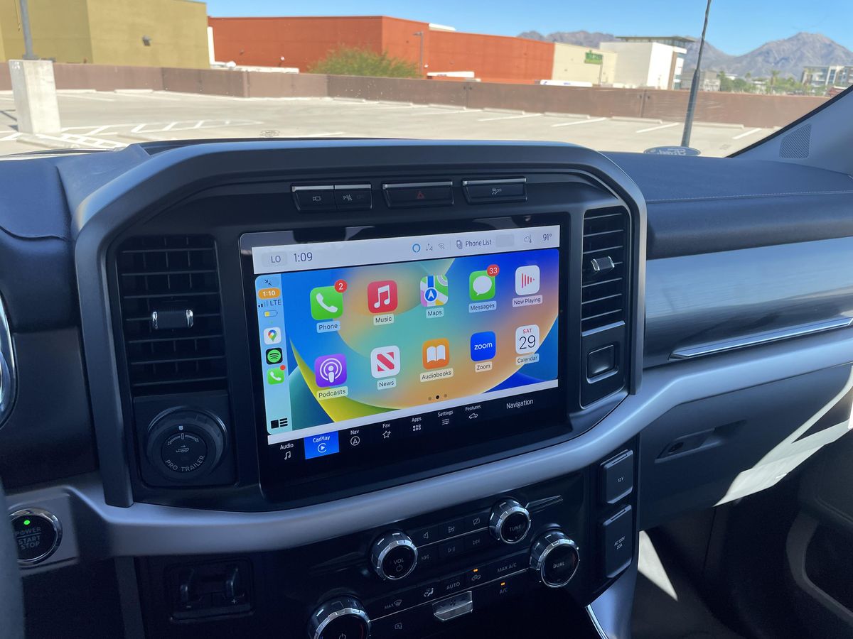 2022 Ford F-150 Lightning Pro - Image 31