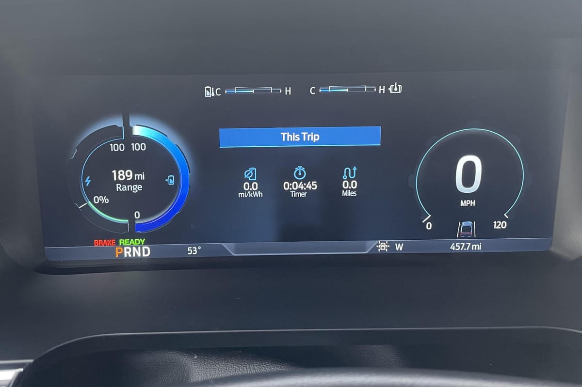 2022 Ford F-150 Lightning Pro - Image 28