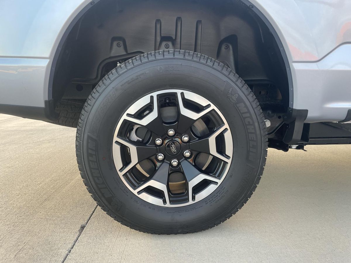 2022 Ford F-150 Lightning Pro - Image 25