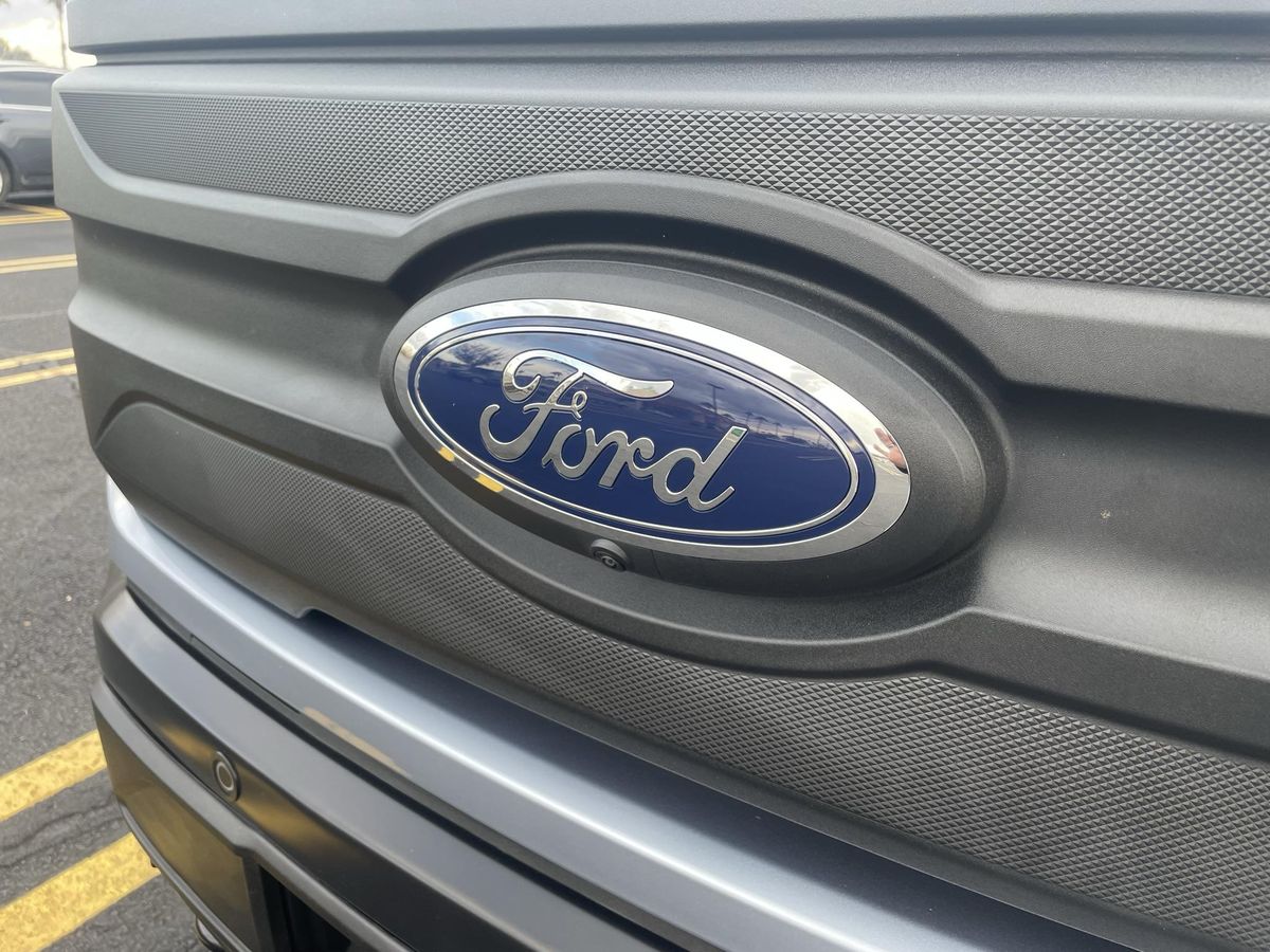 2022 Ford F-150 Lightning Pro - Image 17