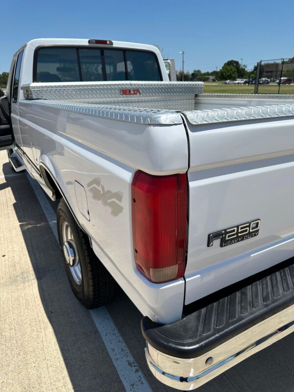 1997 Ford F-250 XLT 4x4 - Image 3
