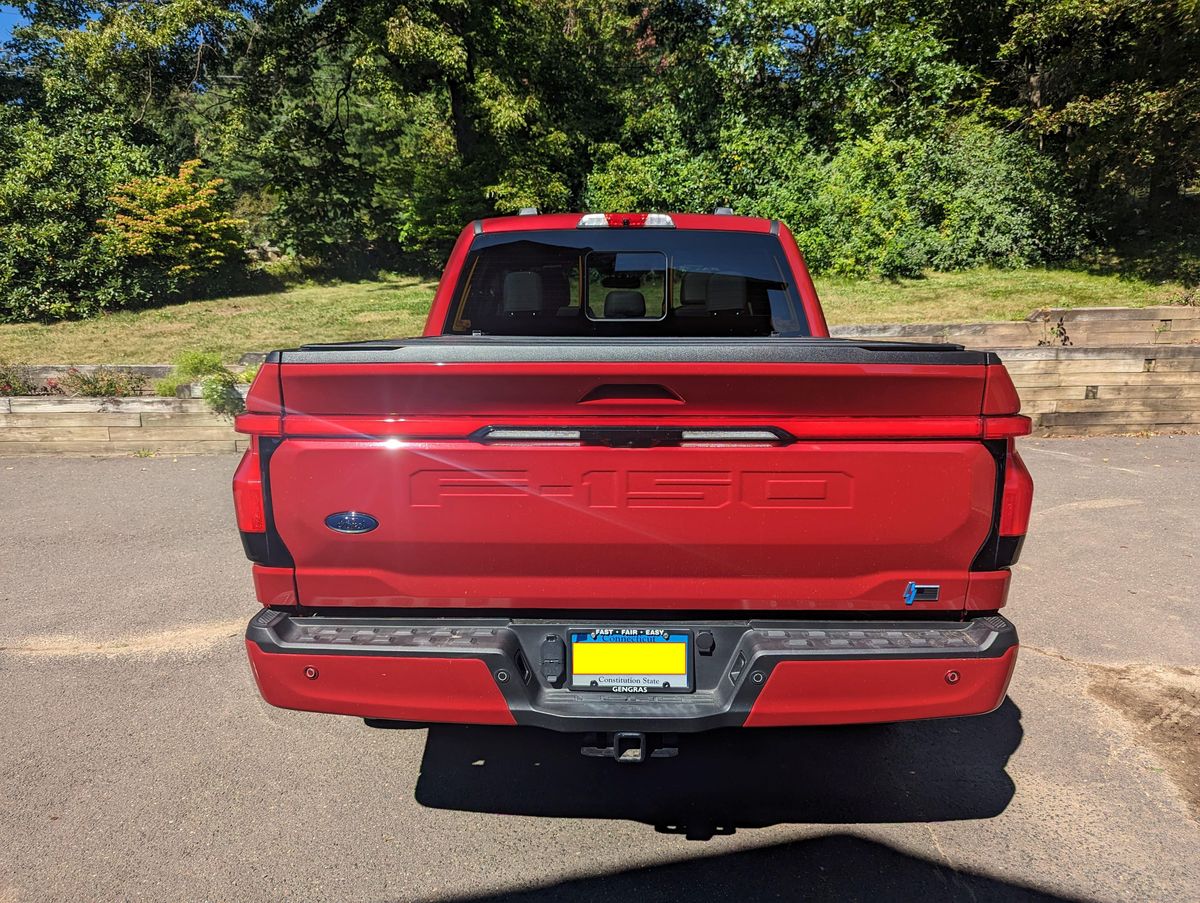 2022 Ford F-150 Lightning Lariat - Image 16