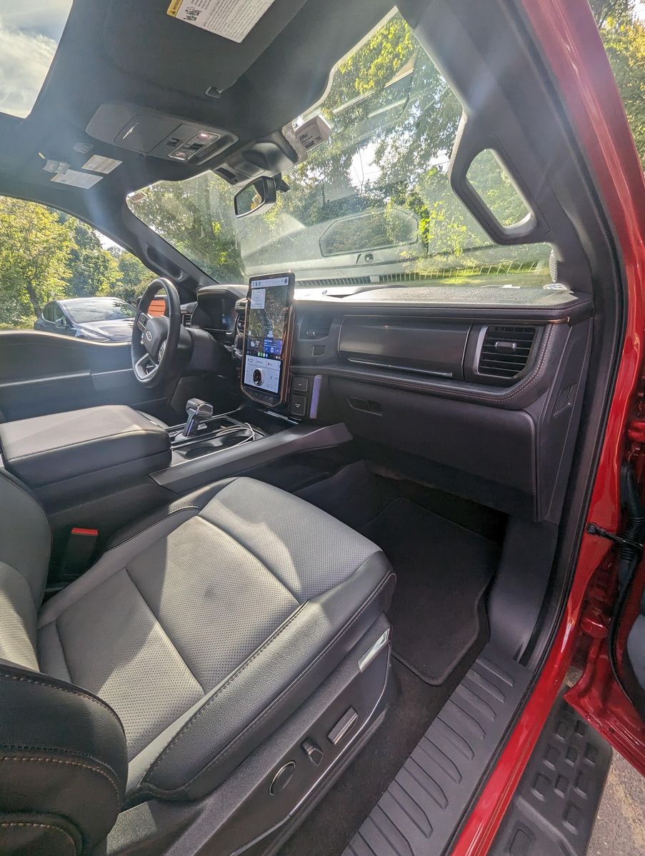 2022 Ford F-150 Lightning Lariat - Image 58