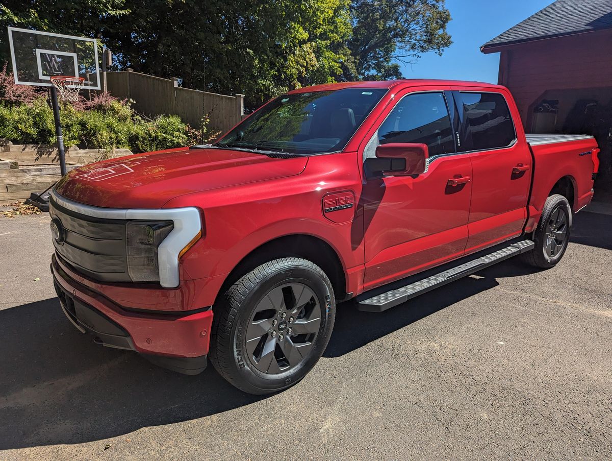 2022 Ford F-150 Lightning Lariat - Image 8