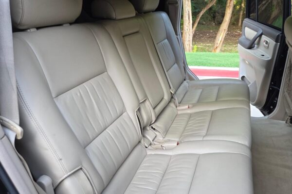 2006 Toyota Land Cruiser  Watch V8 Power, Full-Time 4WD, Locking Center Differential, Unmodified - Image 27