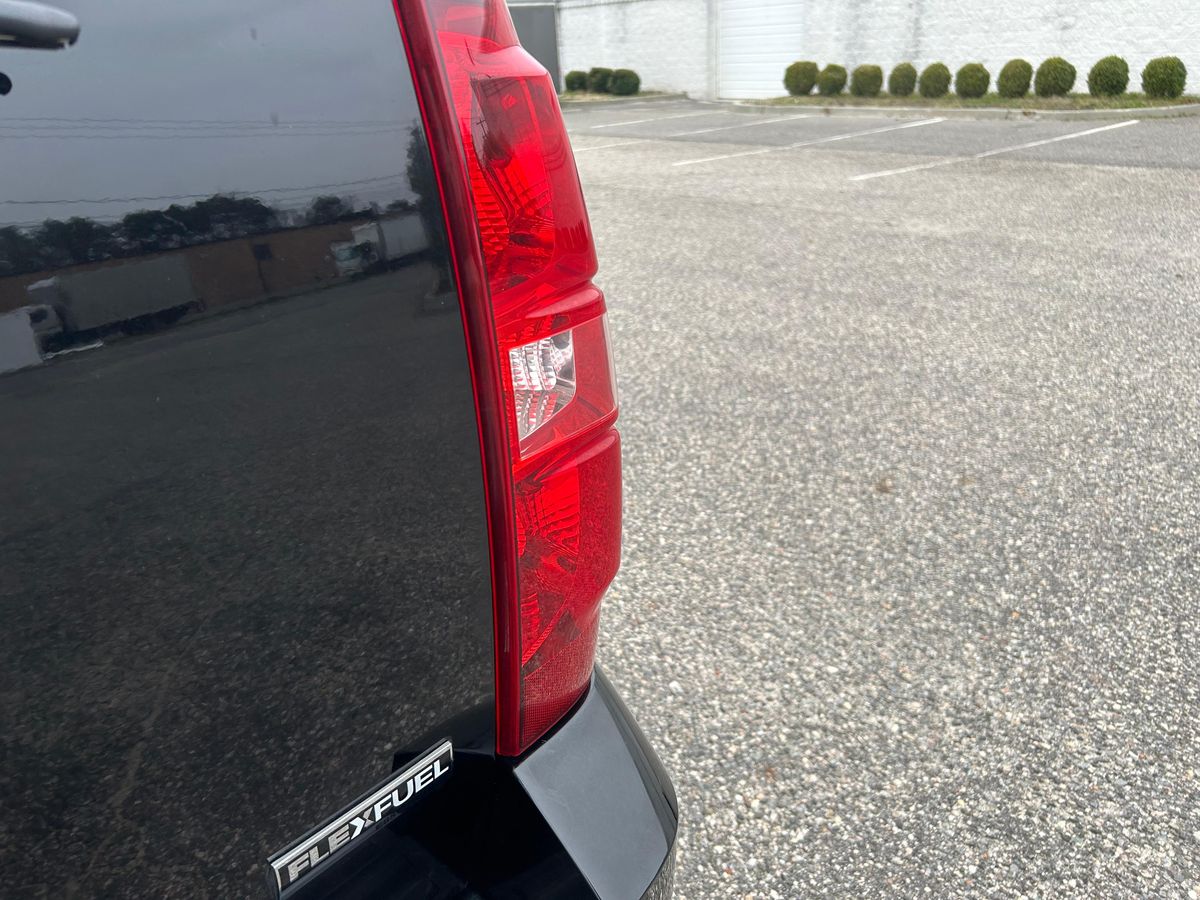 2007 Chevrolet Suburban LTZ 4x4 - Image 36