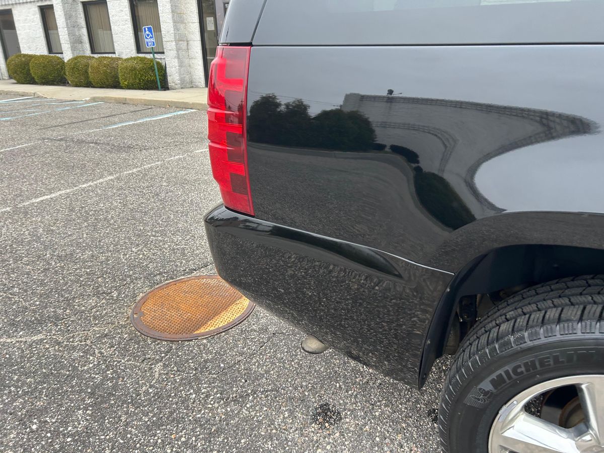 2007 Chevrolet Suburban LTZ 4x4 - Image 40