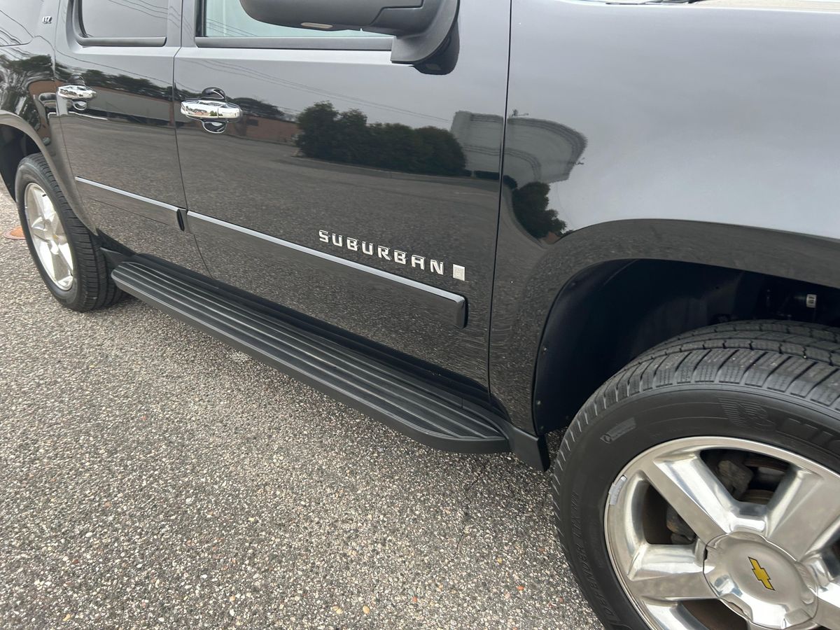 2007 Chevrolet Suburban LTZ 4x4 - Image 51