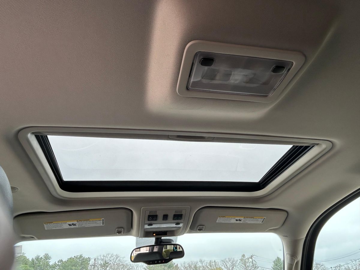 2007 Chevrolet Suburban LTZ 4x4 - Image 131