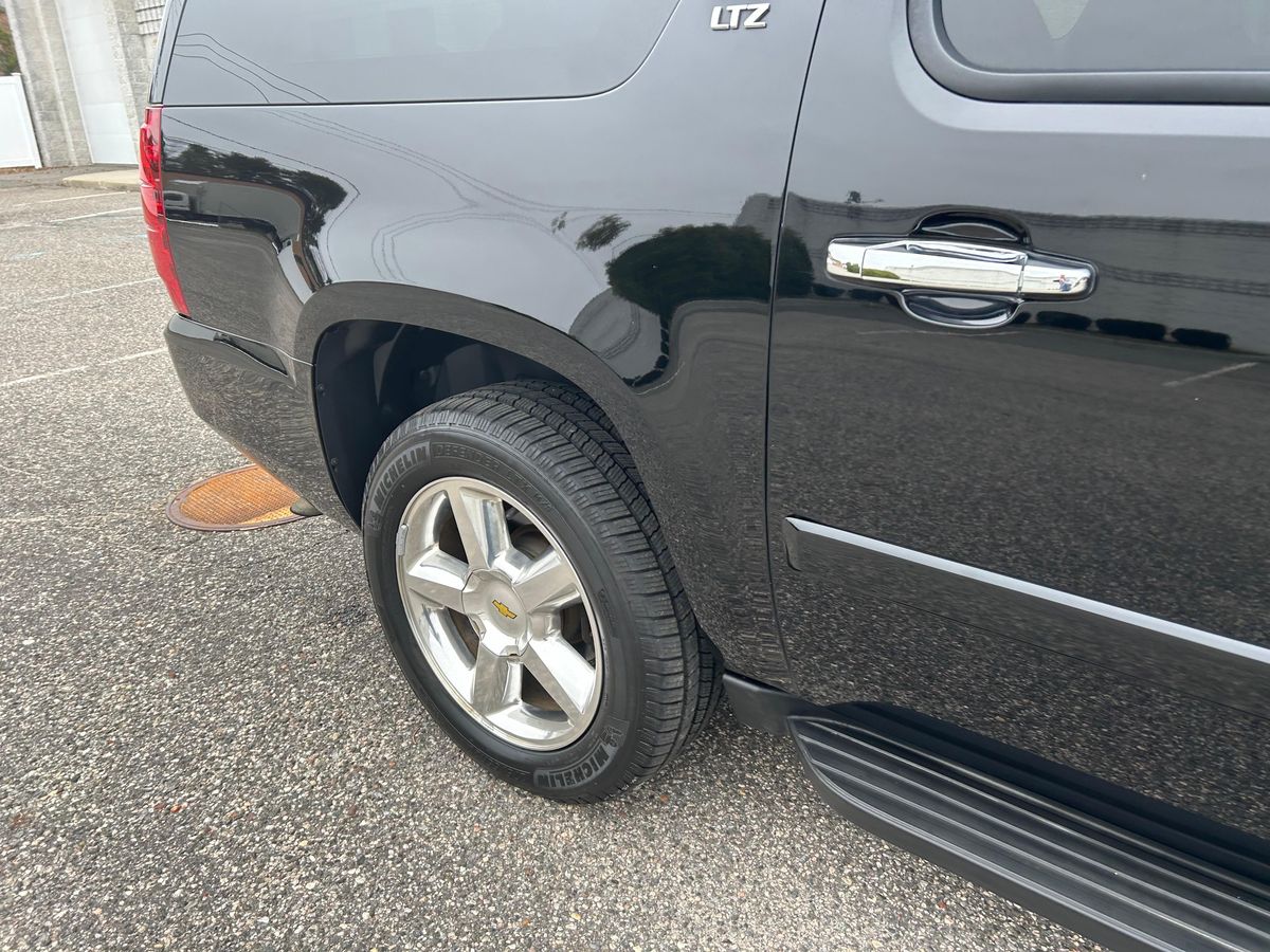 2007 Chevrolet Suburban LTZ 4x4 - Image 44