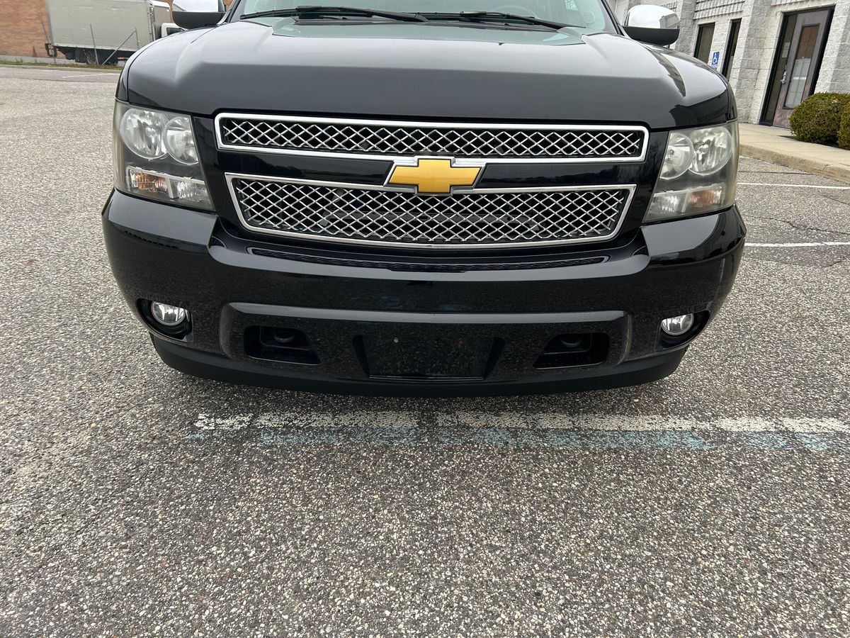 2007 Chevrolet Suburban LTZ 4x4 - Image 14