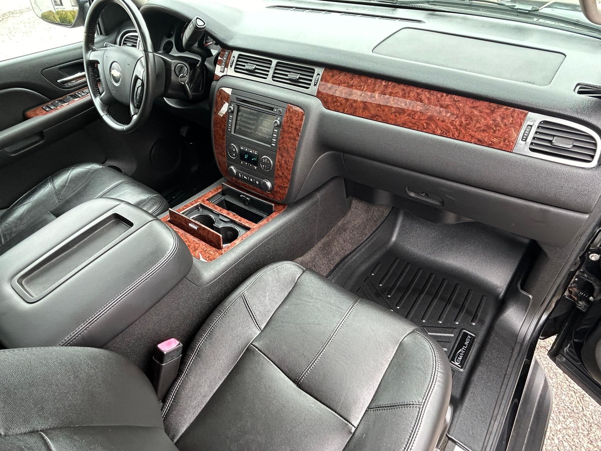 2007 Chevrolet Suburban LTZ 4x4 - Image 121
