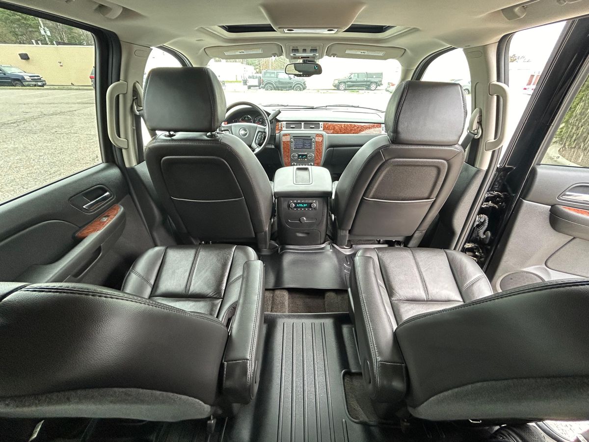 2007 Chevrolet Suburban LTZ 4x4 - Image 93