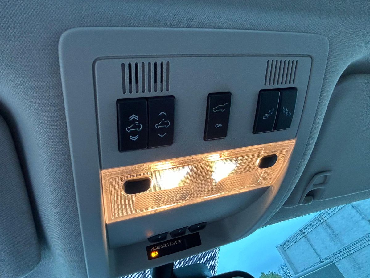 2007 Chevrolet Suburban LTZ 4x4 - Image 126