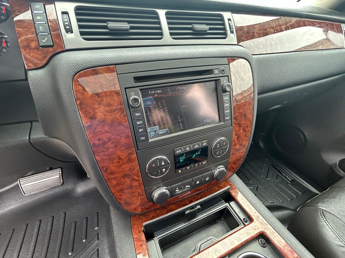 2007 Chevrolet Suburban LTZ 4x4 - Image 112