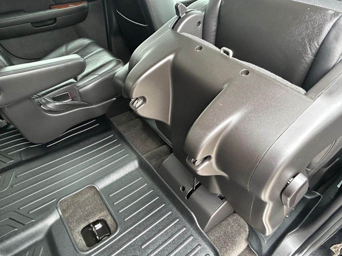 2007 Chevrolet Suburban LTZ 4x4 - Image 140