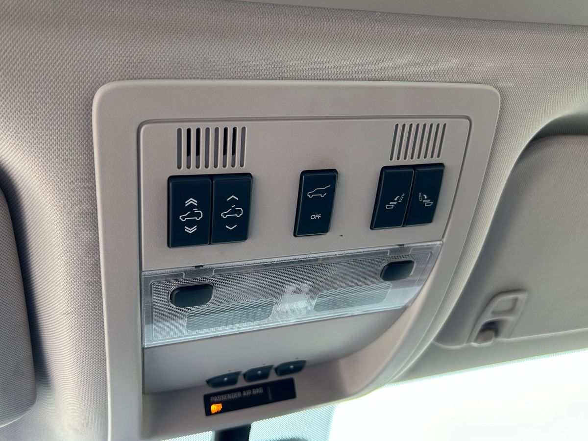 2007 Chevrolet Suburban LTZ 4x4 - Image 127