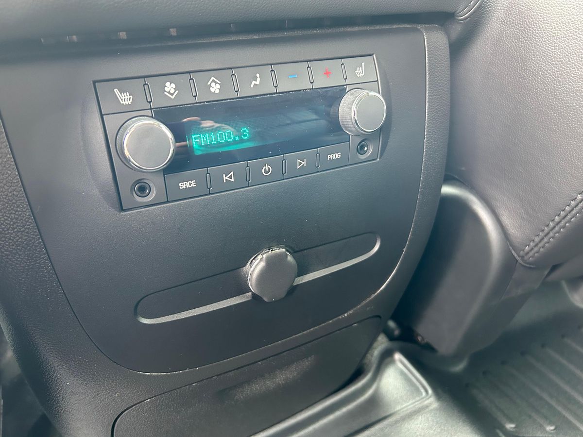 2007 Chevrolet Suburban LTZ 4x4 - Image 124