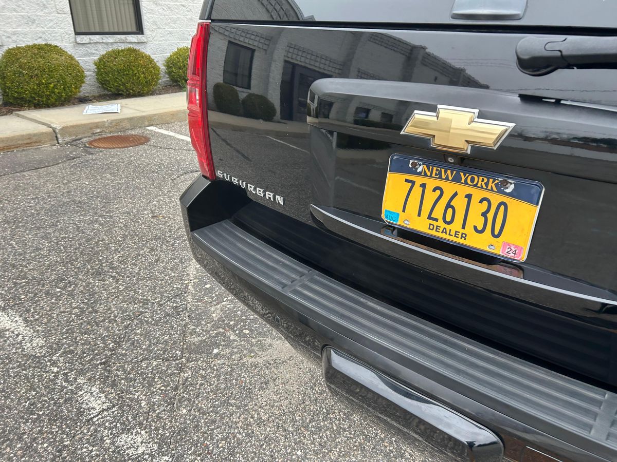 2007 Chevrolet Suburban LTZ 4x4 - Image 34