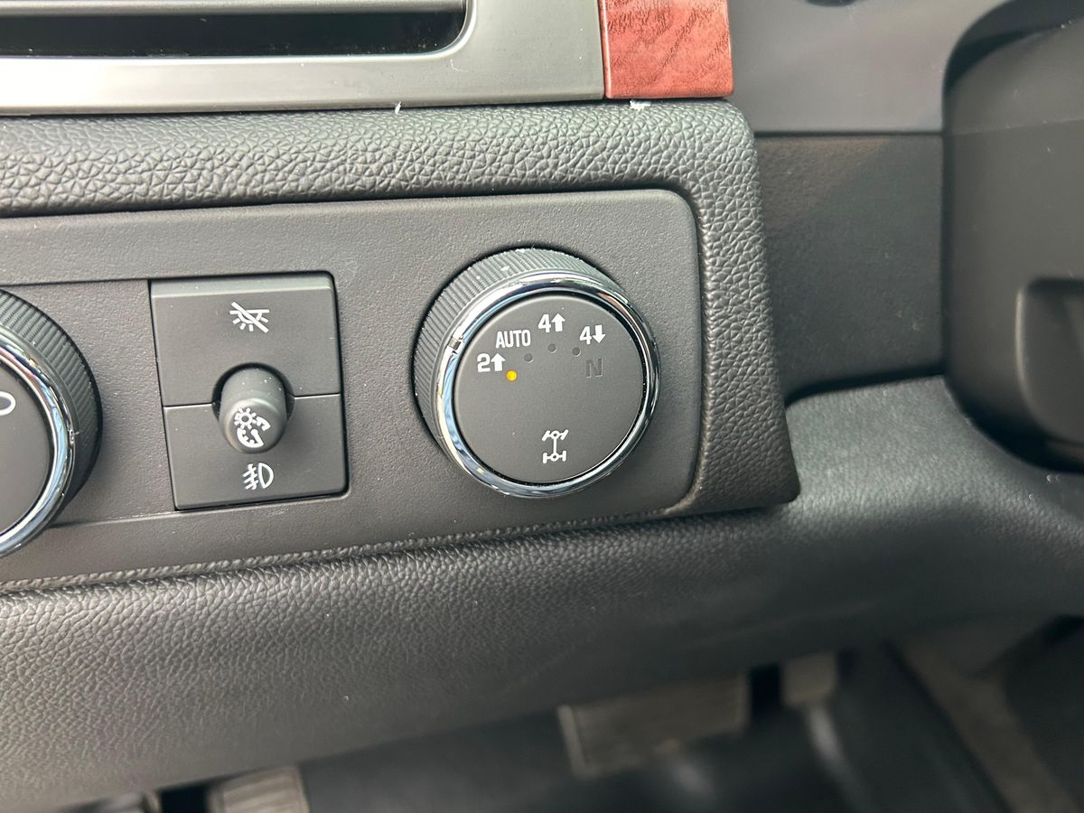 2007 Chevrolet Suburban LTZ 4x4 - Image 74