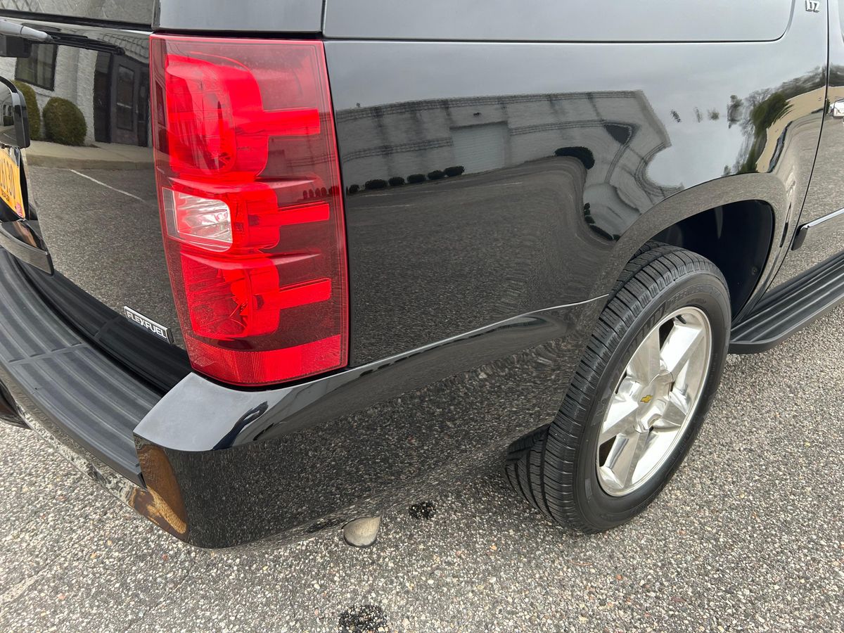 2007 Chevrolet Suburban LTZ 4x4 - Image 35