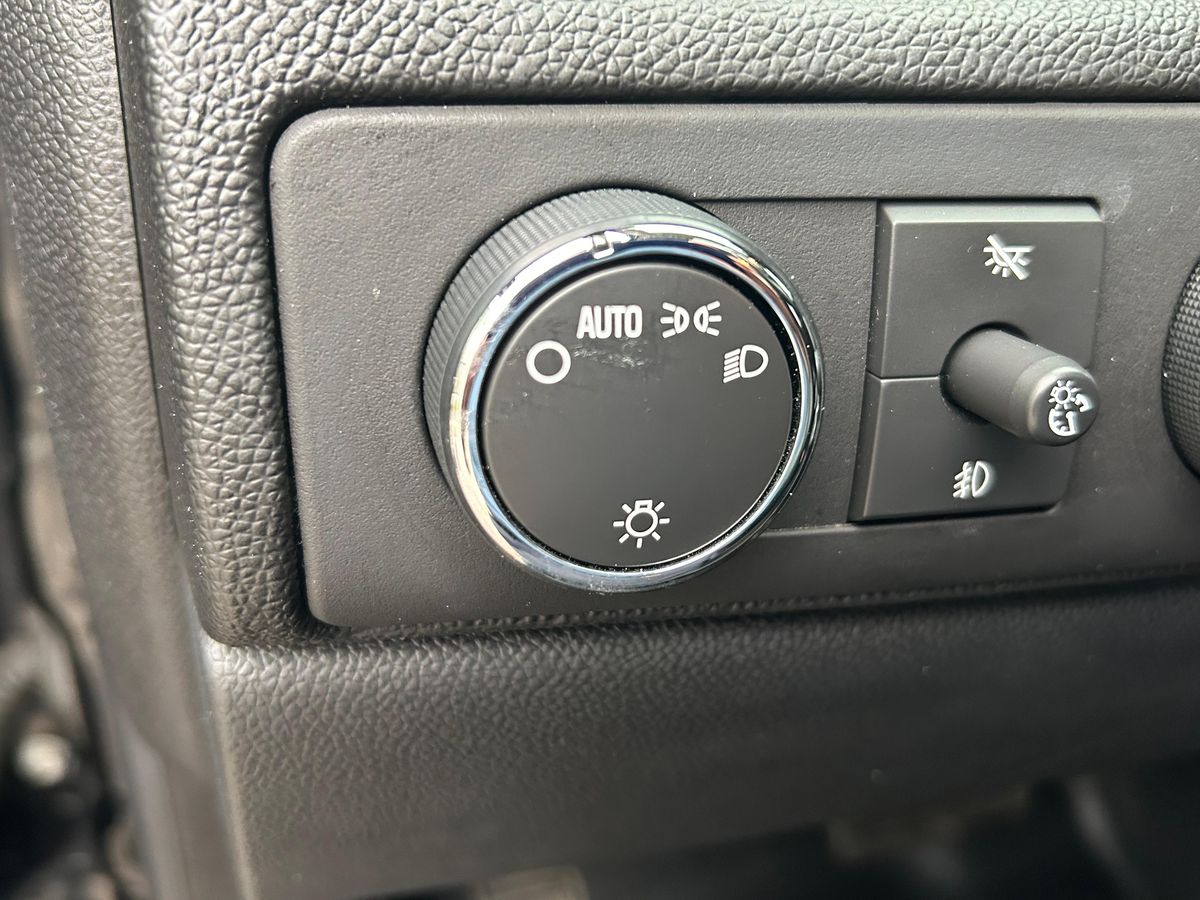 2007 Chevrolet Suburban LTZ 4x4 - Image 75