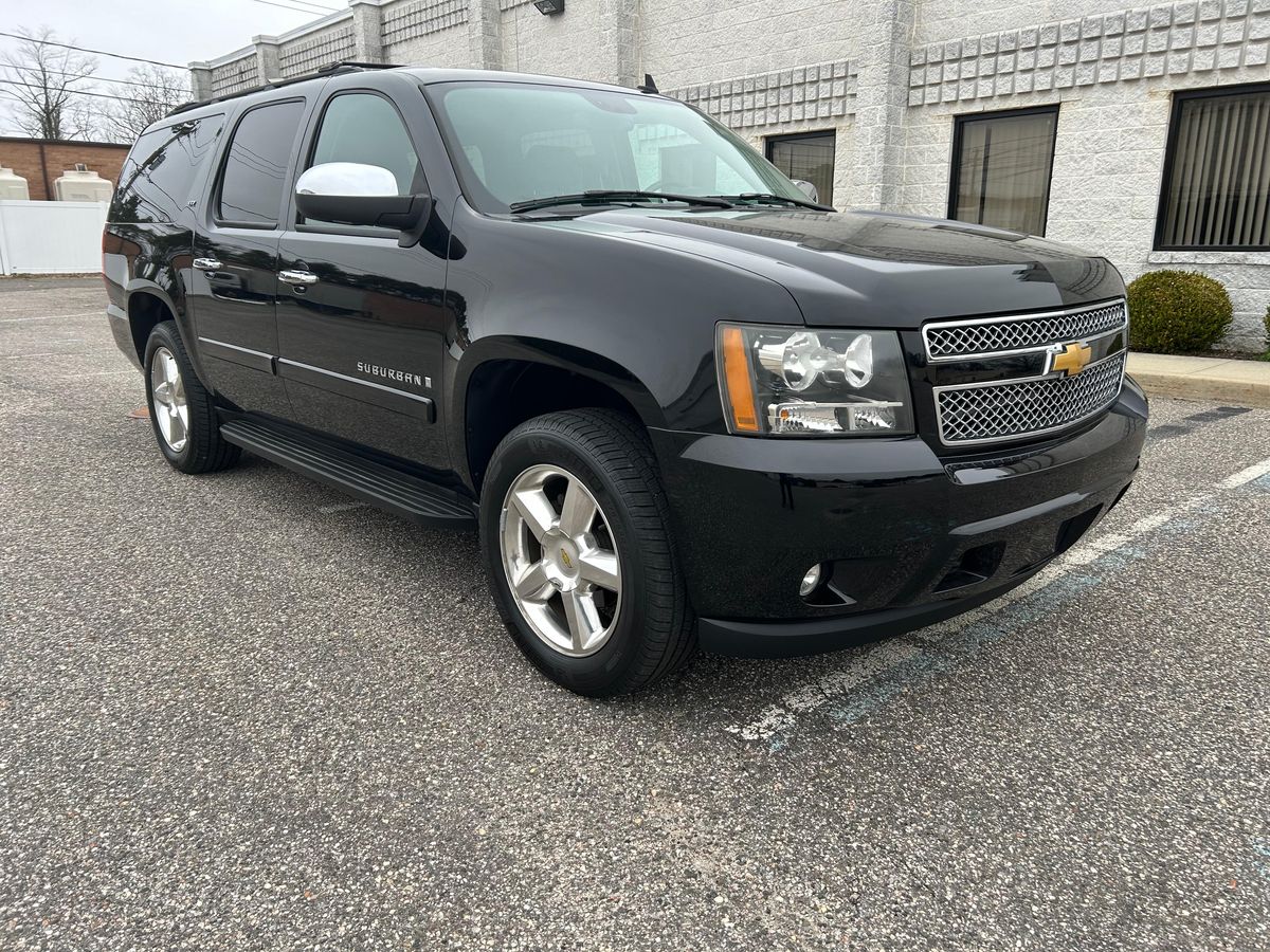 2007 Chevrolet Suburban LTZ 4x4 - Image 17