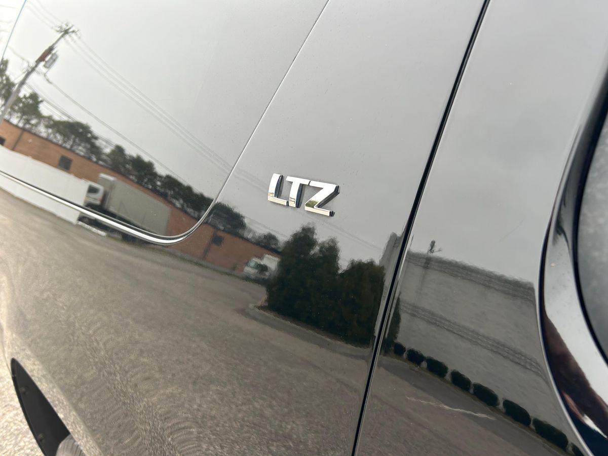 2007 Chevrolet Suburban LTZ 4x4 - Image 38