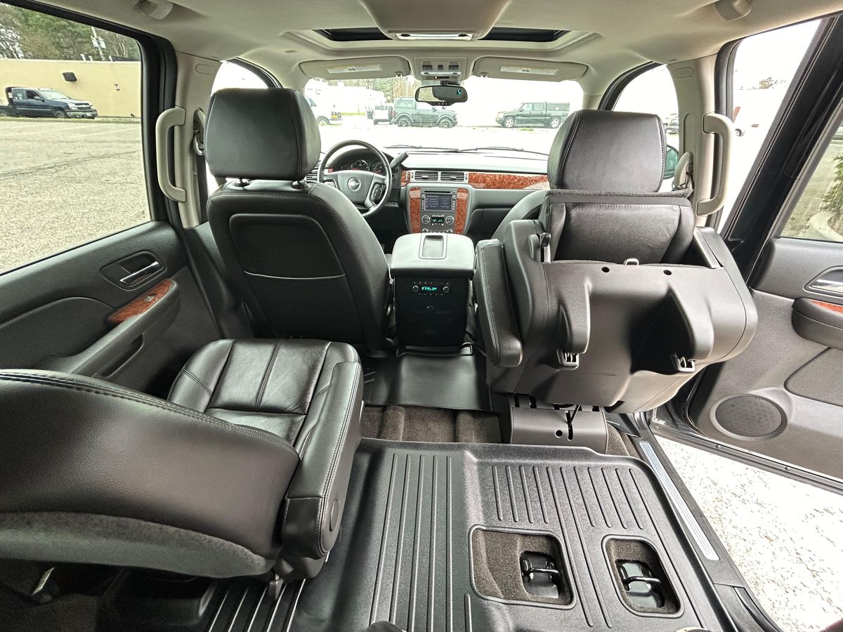 2007 Chevrolet Suburban LTZ 4x4 - Image 92